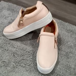 SKECHERS RISE FIT PLATFORM SNEAKER